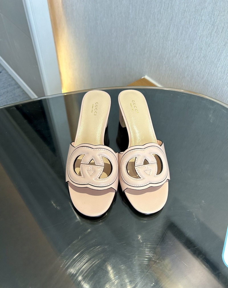 G*u*i slippers